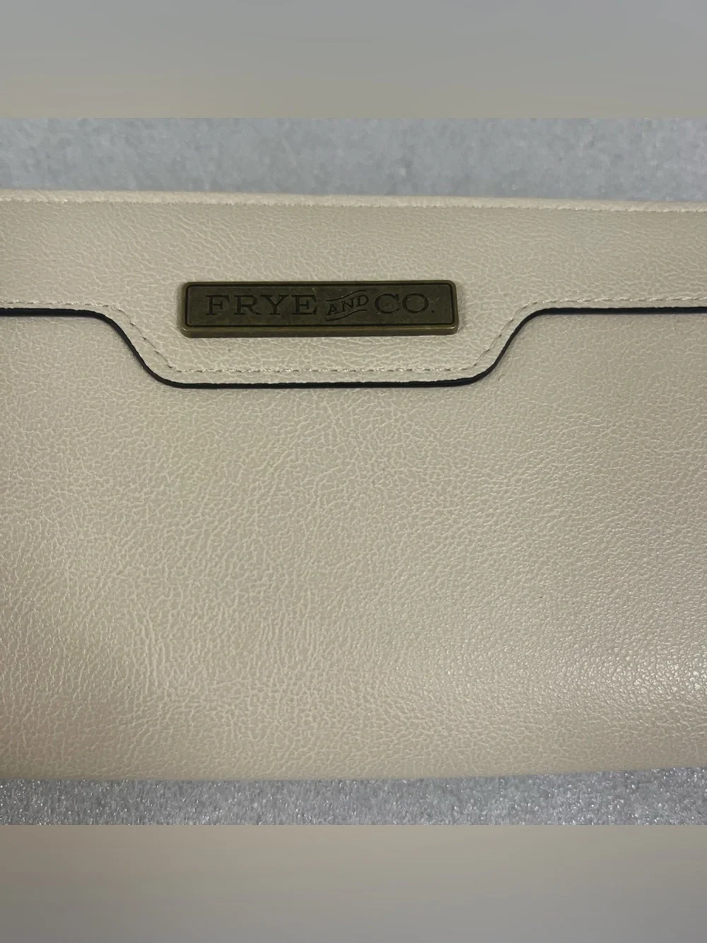 FRYE AND CO. Zip Around Wallet Color White Cap